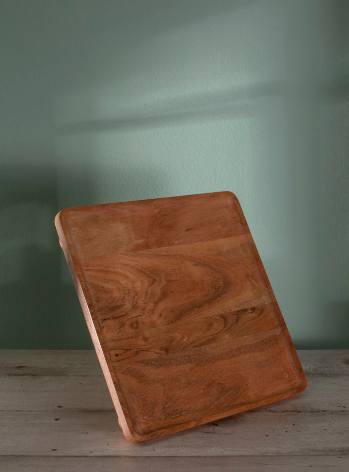 Vassoio rialzato rettangolare. Design minimal, rustico. Legno d'acacia. Color legno naturale. L 20 x W 20 x H 3,5 cm.