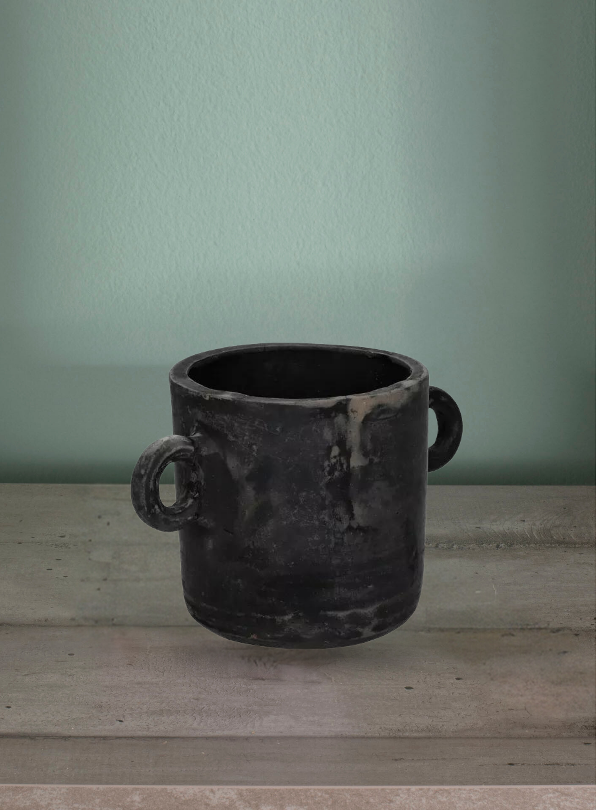 Vaso per Fiori decorativo a forma di Tazza. In Terracotta. Colore Nero Opaco. L 18,5 x W 11,5 x H 11,5 cm